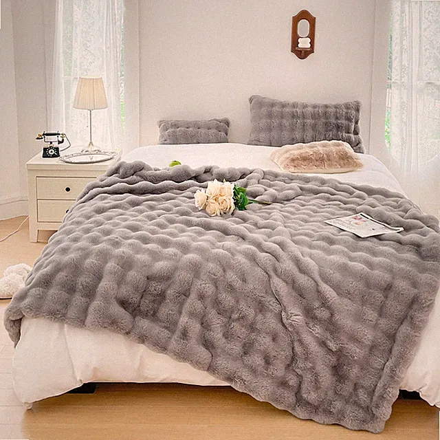 Reversible Faux Fur Throw Blanket Fuzzy Plush Bubble Blanket for Sofa Bedroom